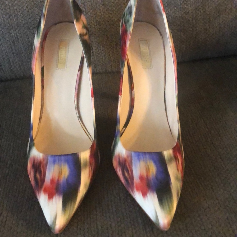 Guess size 10 multicolor heels